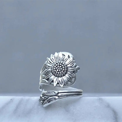 Silver Retro Daisy Ring for Women in Thailand