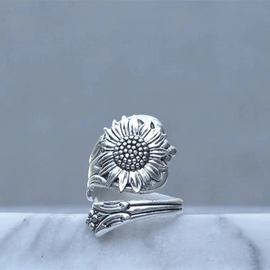 Silver Retro Daisy Ring for Women in Thailand